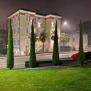 https://hotel-villa-maranello.emilia-romagnahotels.net